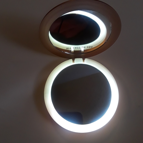 Bobbi Brown Makeup Light Up Compact Mirror By Bobbi Brown 15